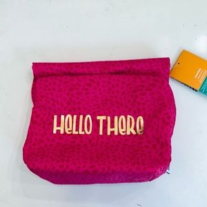 NWT insulated/lined magnetic roll up pouch